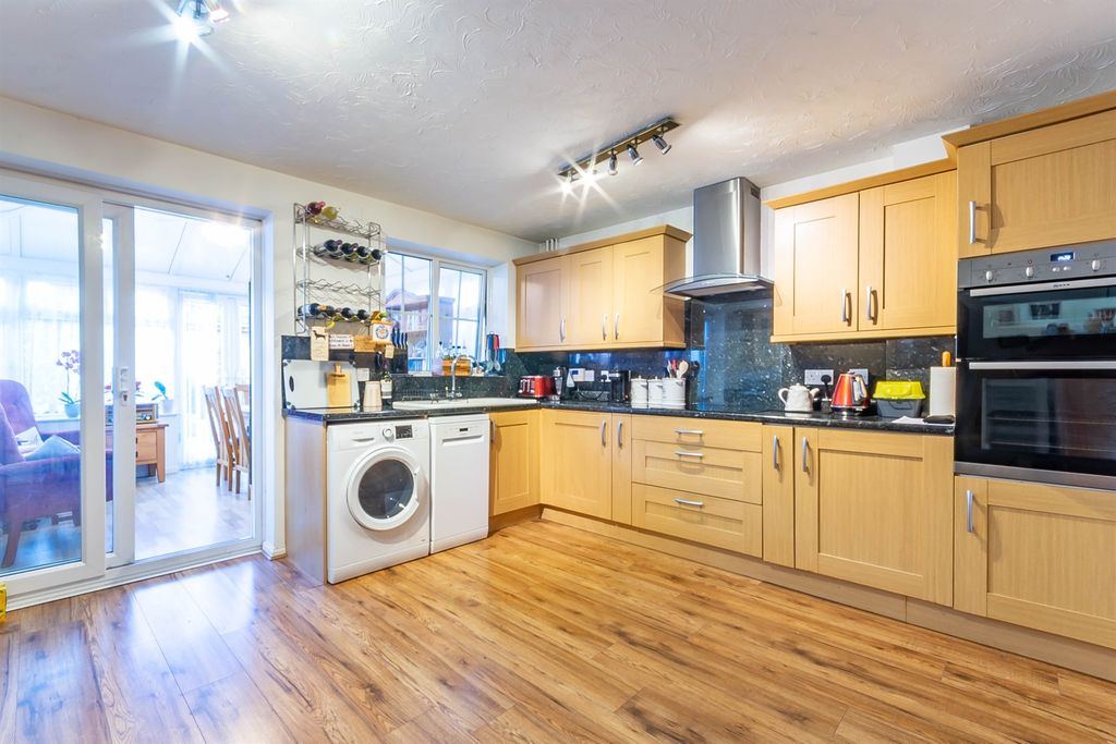 Property photo 3 of 14 Kitchen