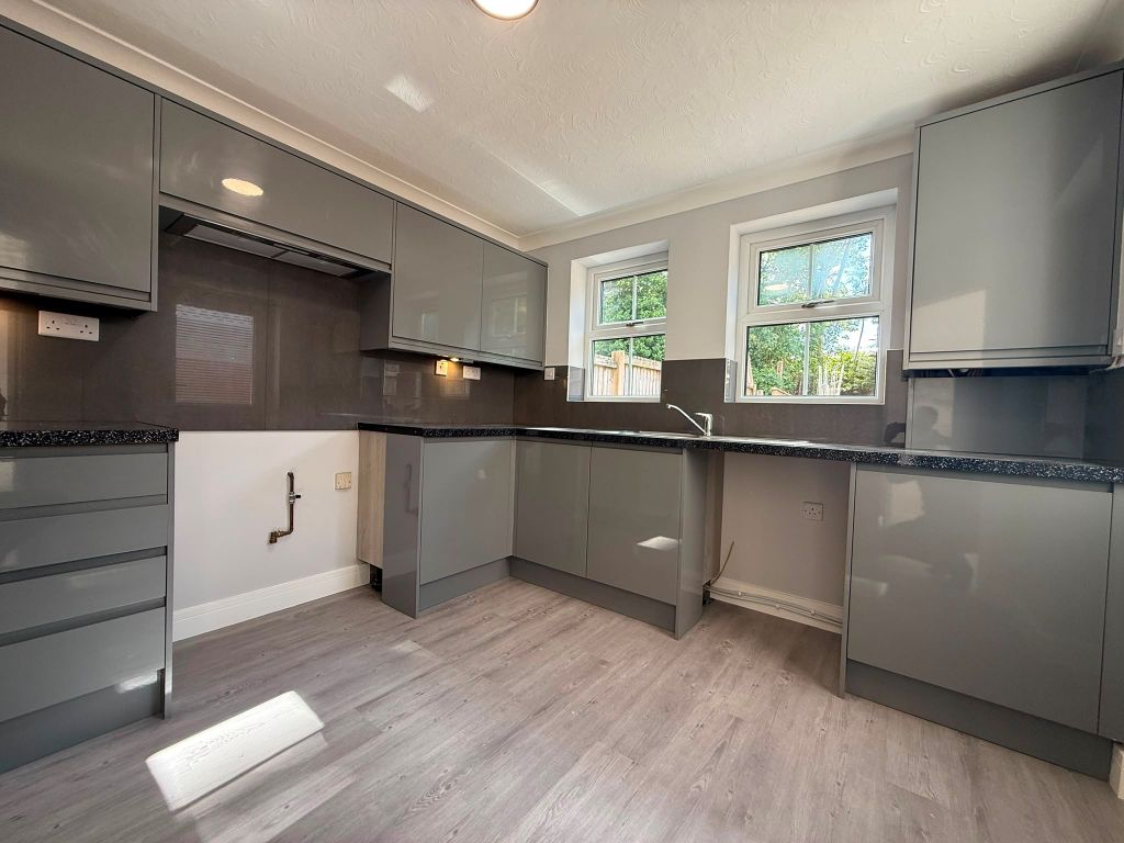 Property photo 1 of 17 Kitchen