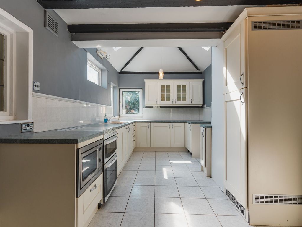 Property photo 2 of 33