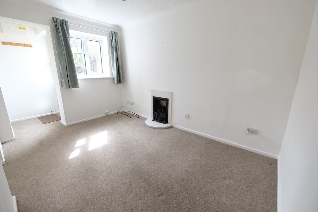 Property photo 2 of 10 Sitting/Dining Room