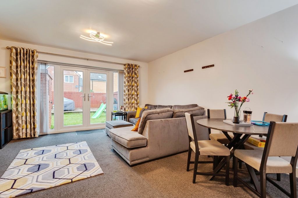 Property photo 2 of 20 Pbox-Img.Jpg