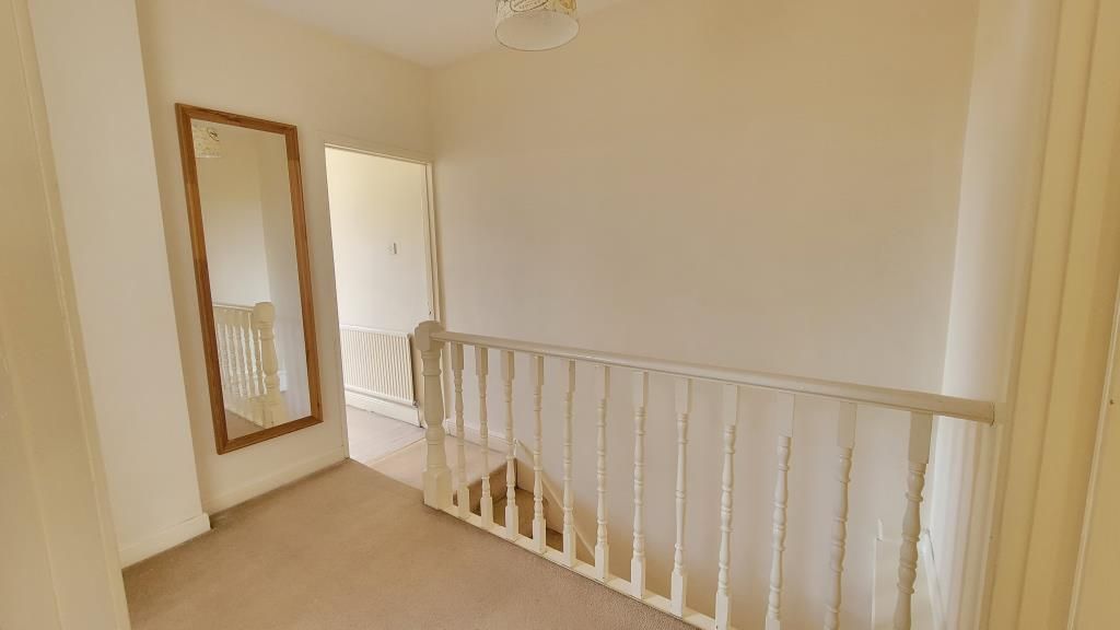 Property photo 3 of 10 Landing