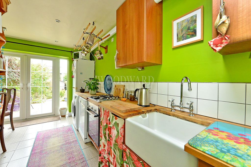 Property photo 3 of 17 Kitchen