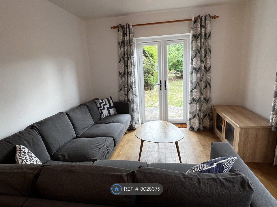 Property photo 2 of 17 Lounge, Leading Out To Garden