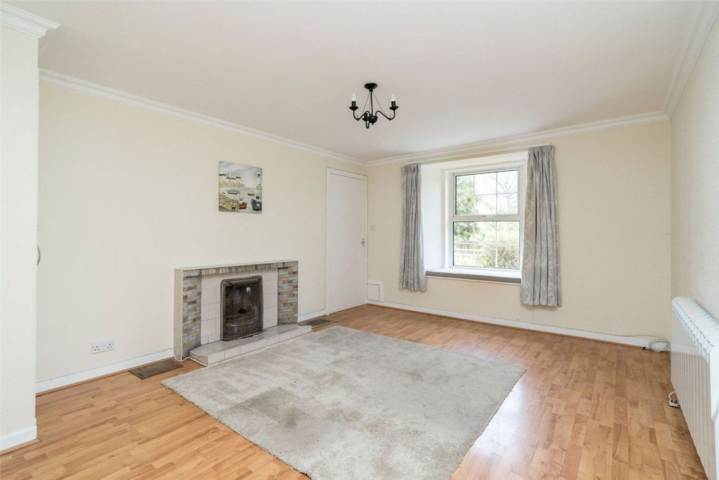 Property photo 3 of 18 Sitting Room