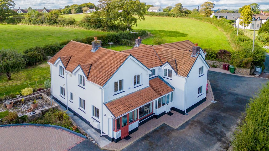 Property photo 2 of 11