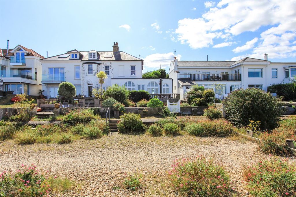 Property photo 1 of 16 Admiralty Walk, Whitstable
