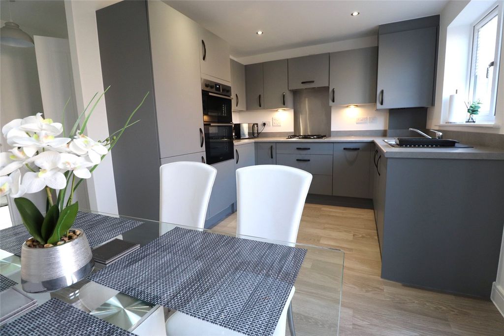 Property photo 3 of 12 Picture No. 02