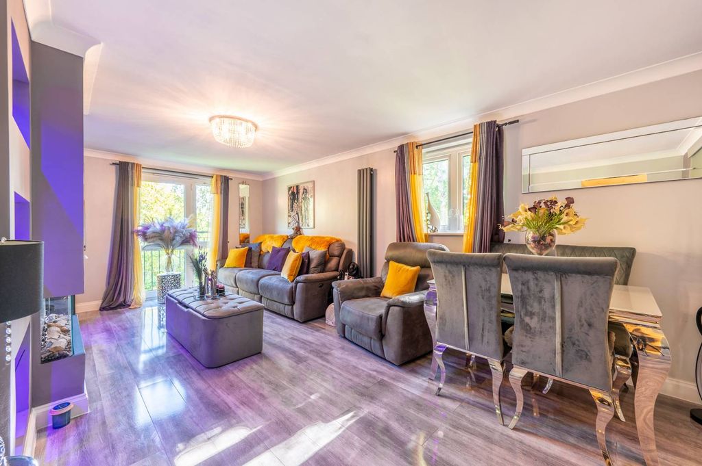 Property photo 2 of 14