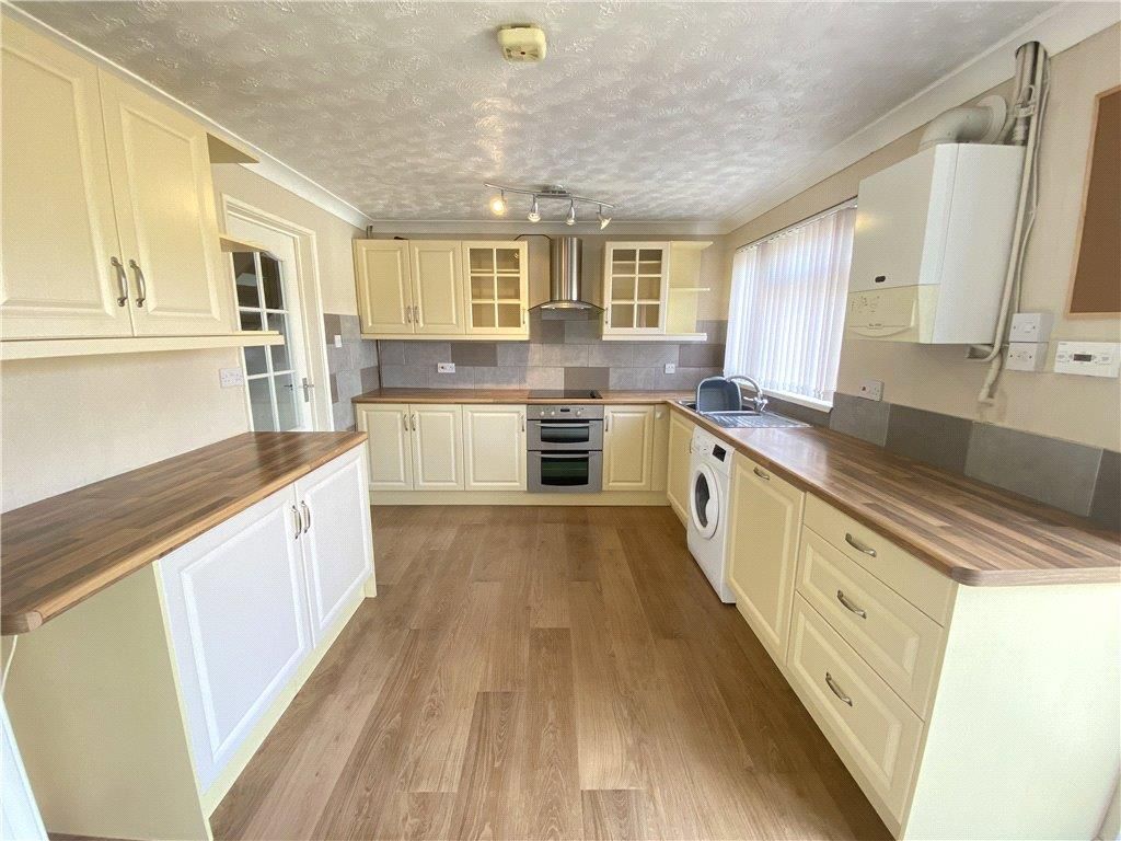 Property photo 2 of 9 Kitchen