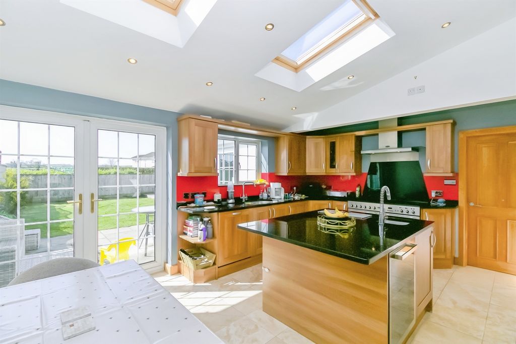 Property photo 3 of 19