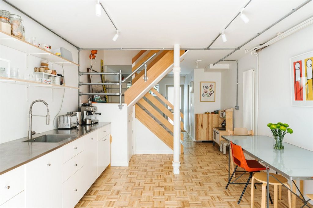 Property photo 3 of 18 St Matthew's Row E2