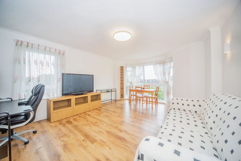 Property photo 2 of 19 Pbox-Img.Jpg