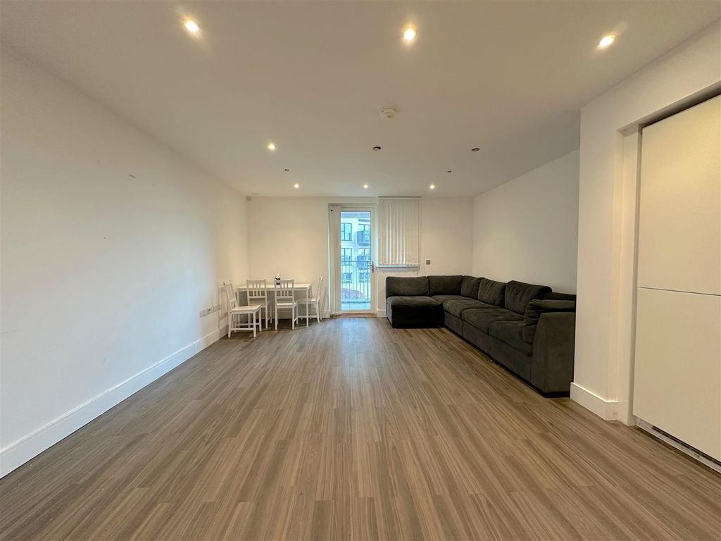 Property photo 3 of 15 Whatsapp Image 2025-11-03 At 2.46.07 Pm (4).Jpeg