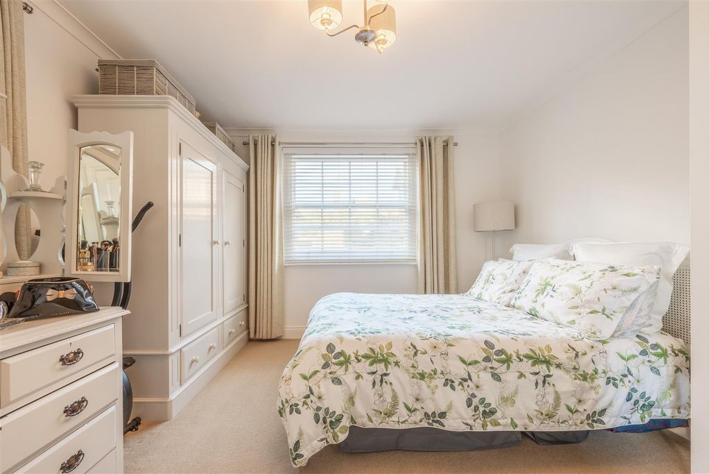 Property photo 3 of 23 Bedroom 1