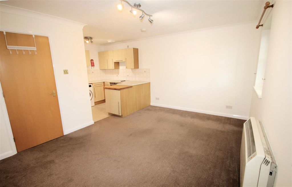 Property photo 3 of 12 Lounge/Diner