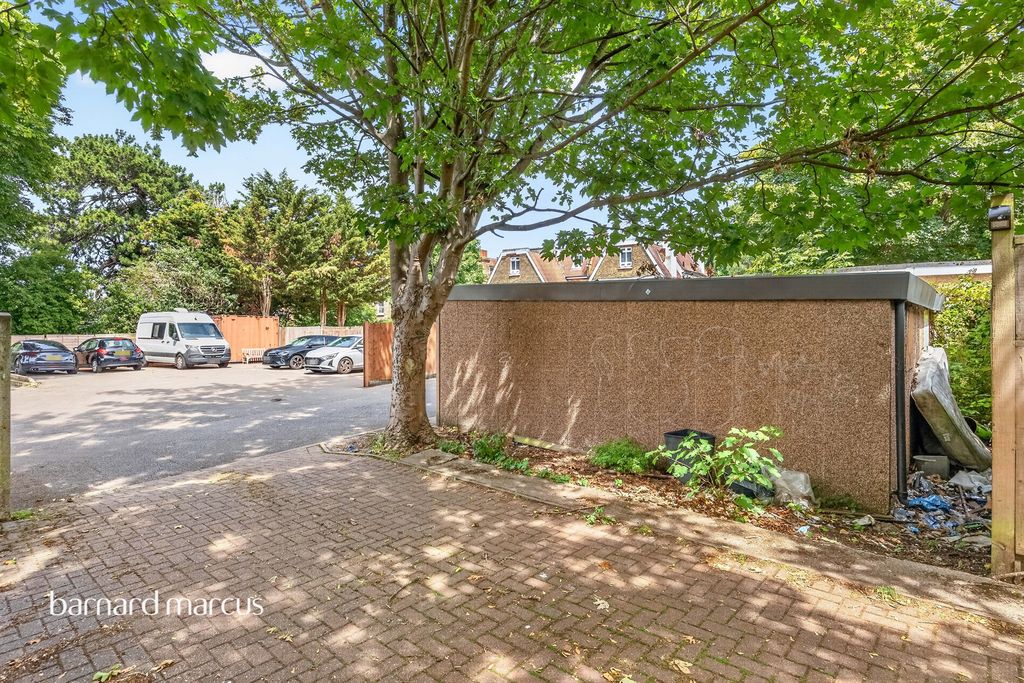 Property photo 3 of 12