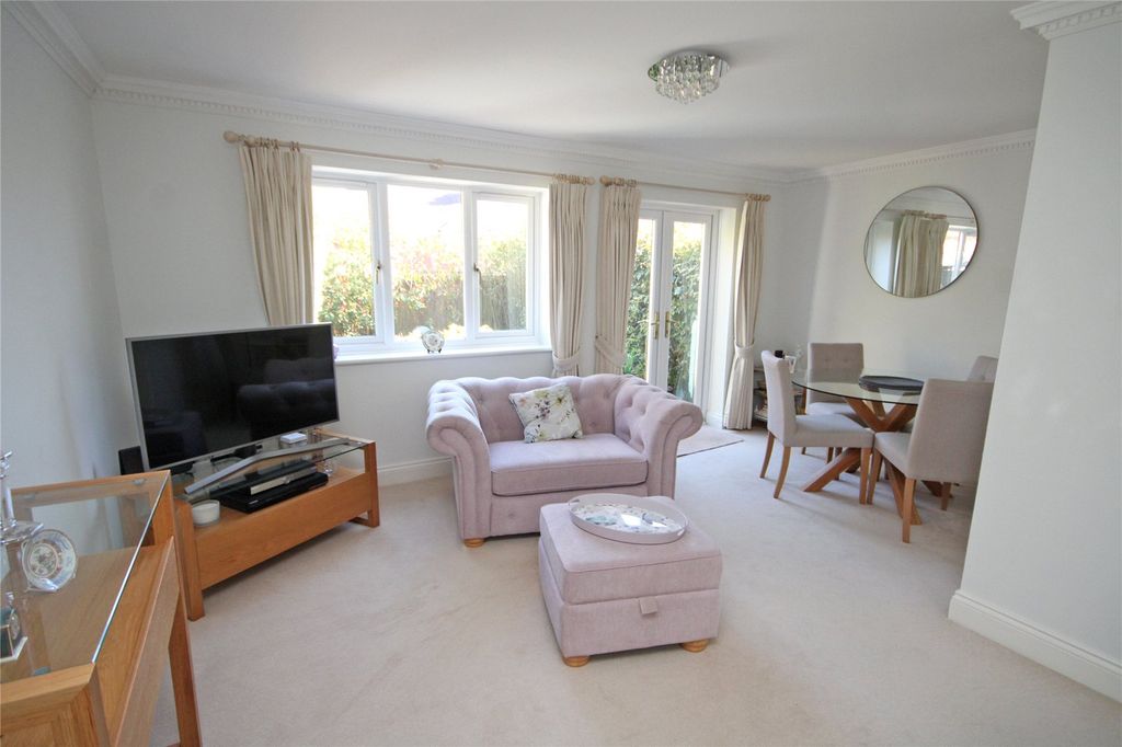 Property photo 3 of 18 Picture No. 02