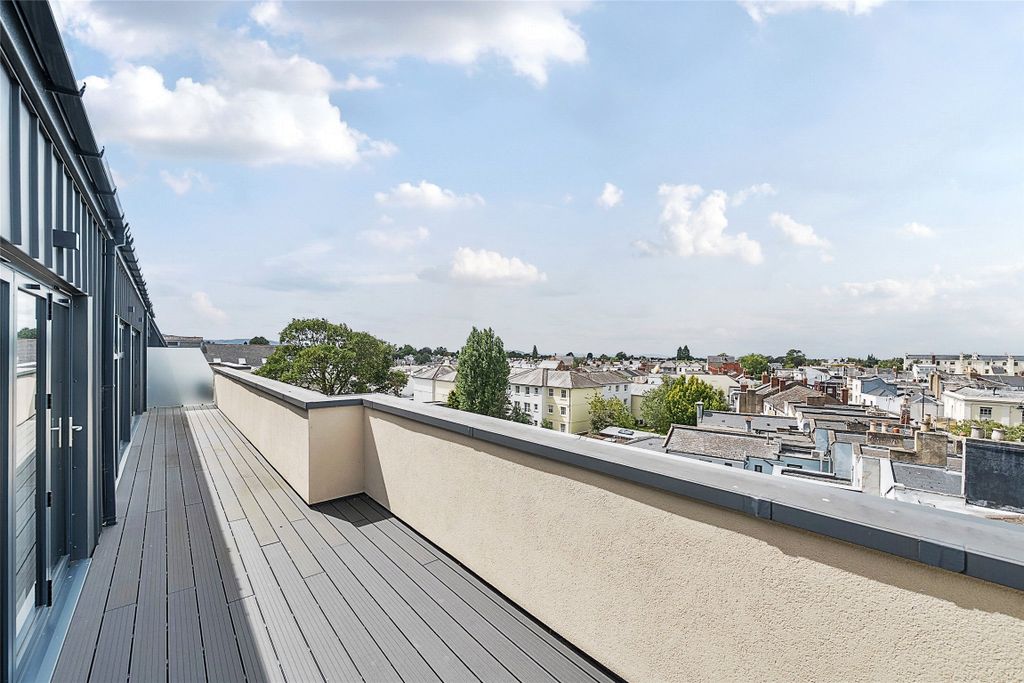 Property photo 2 of 24 Picture No. 37