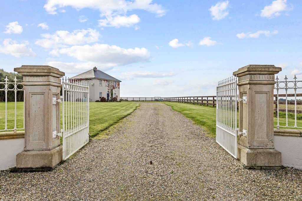 Property photo 2 of 43