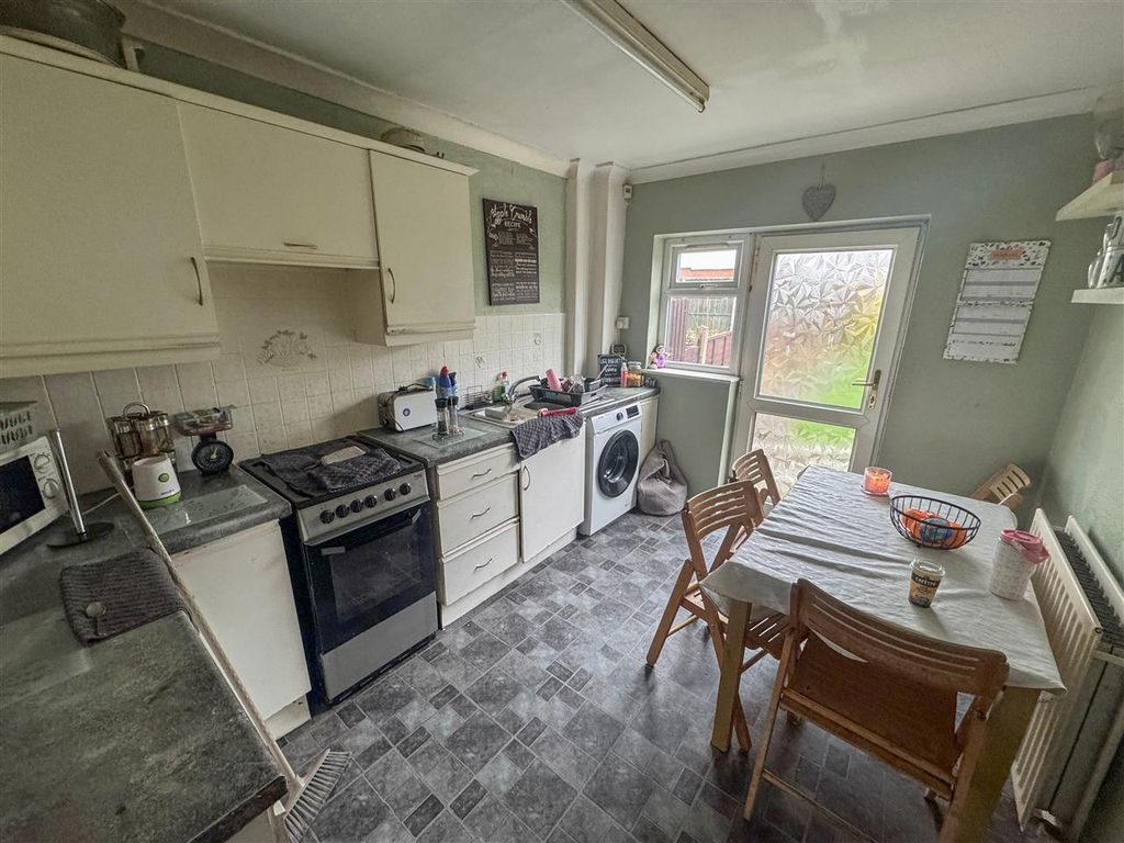 Property photo 2 of 9 Kitchen