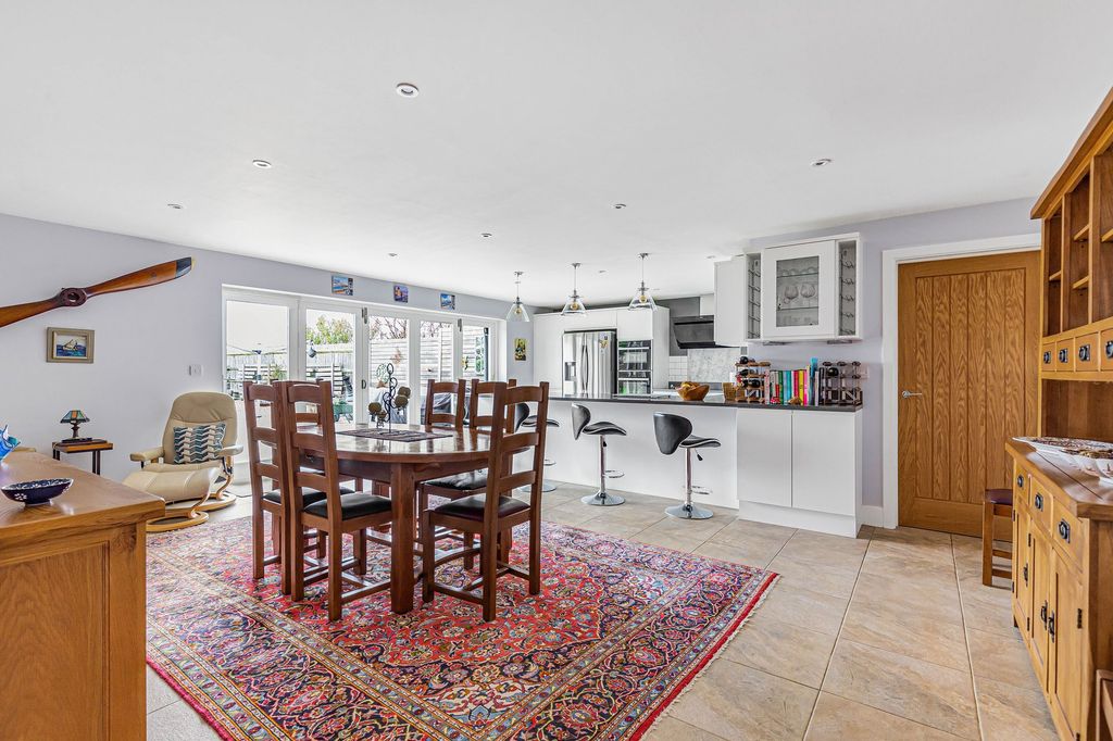 Property photo 2 of 39