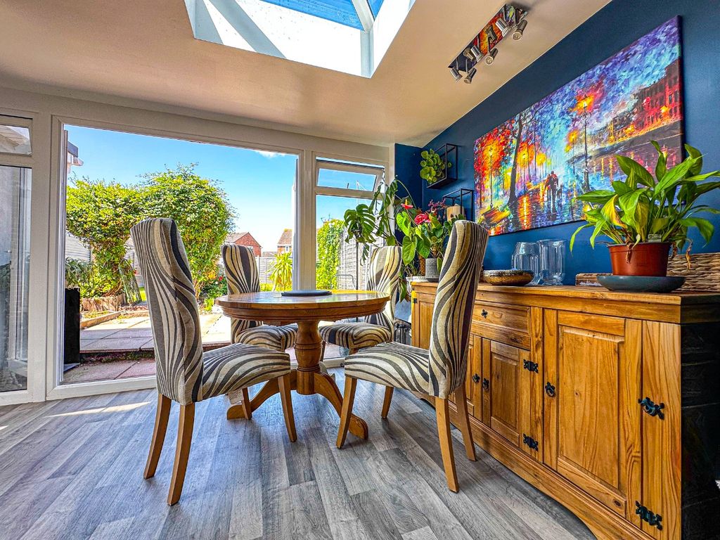Property photo 2 of 11 5330677