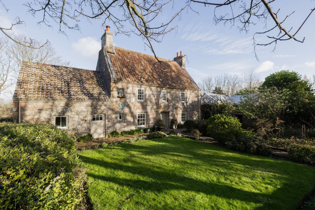 Property photo 1 of 20