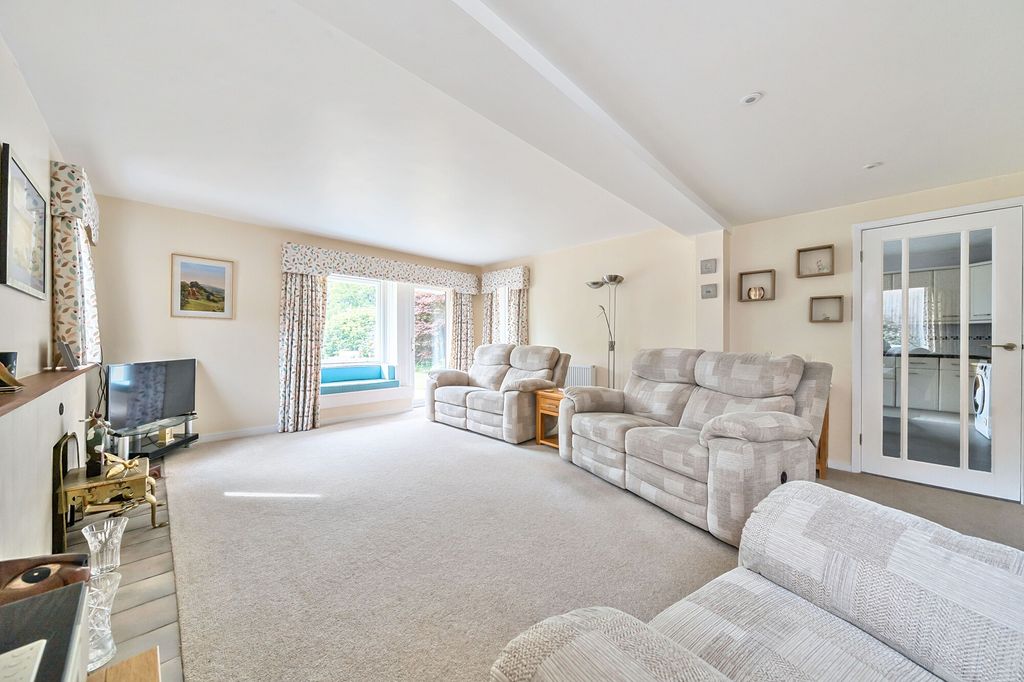 Property photo 2 of 15 Sitting Room