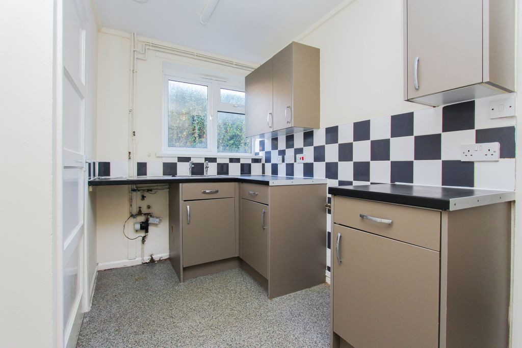 Property photo 2 of 11 Kitchen