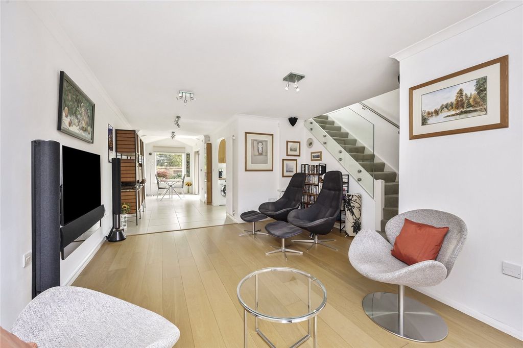 Property photo 3 of 18 Sitting Room