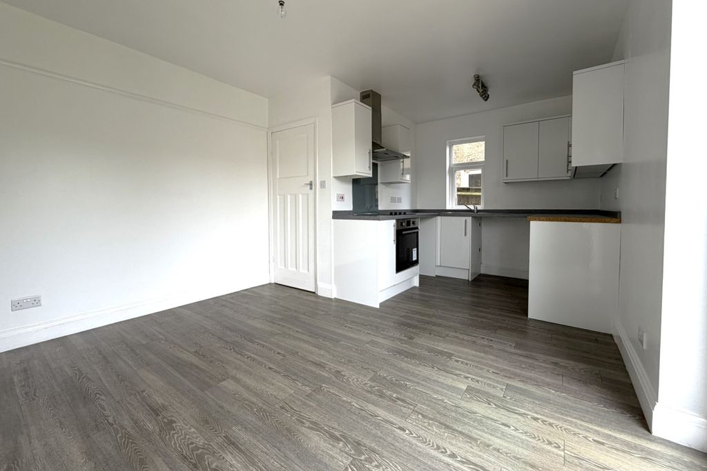 Property photo 2 of 17 Gallery