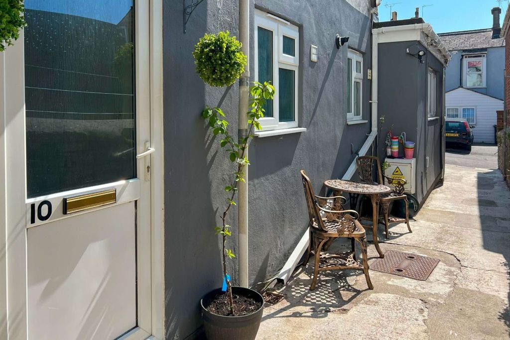 Property photo 3 of 13