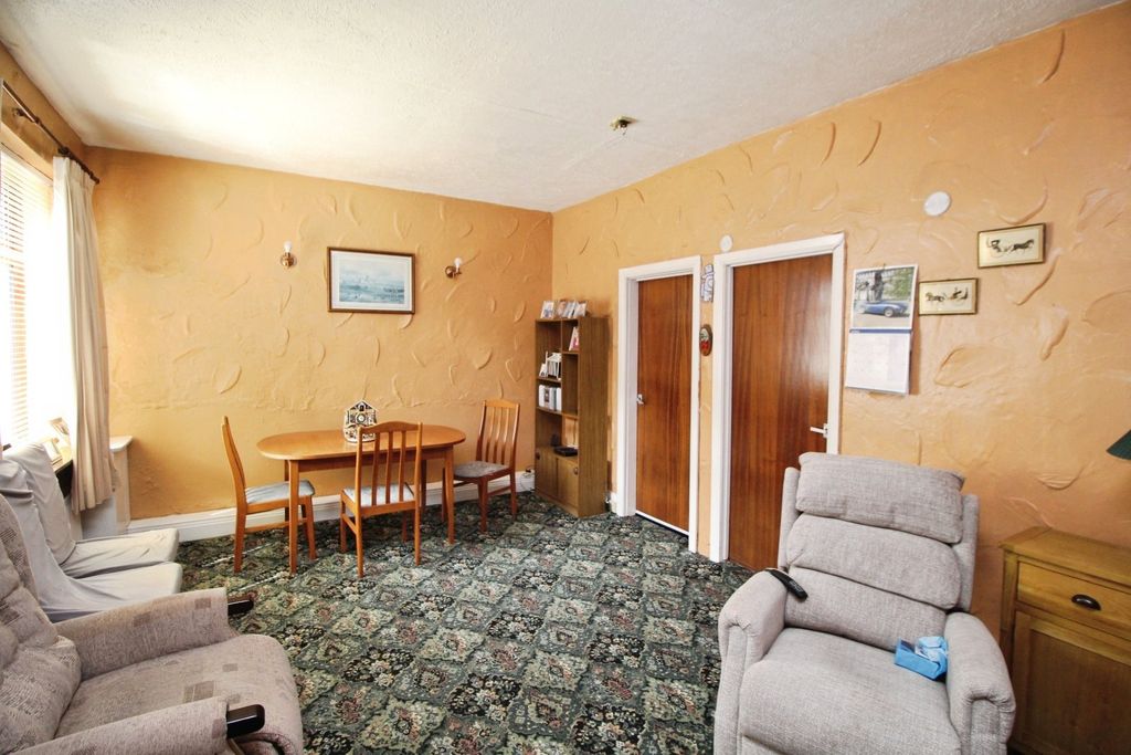 Property photo 2 of 12 Lounge / Diner