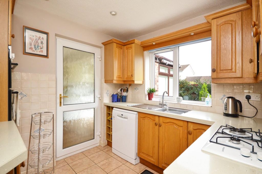 Property photo 3 of 18 Kitchen