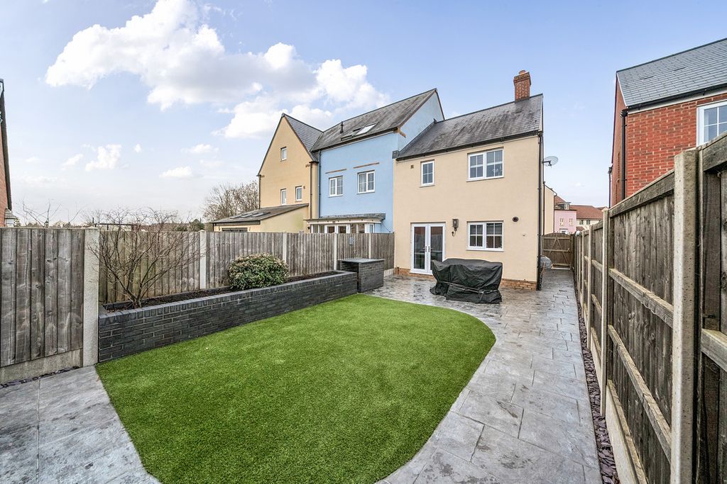 Property photo 2 of 20