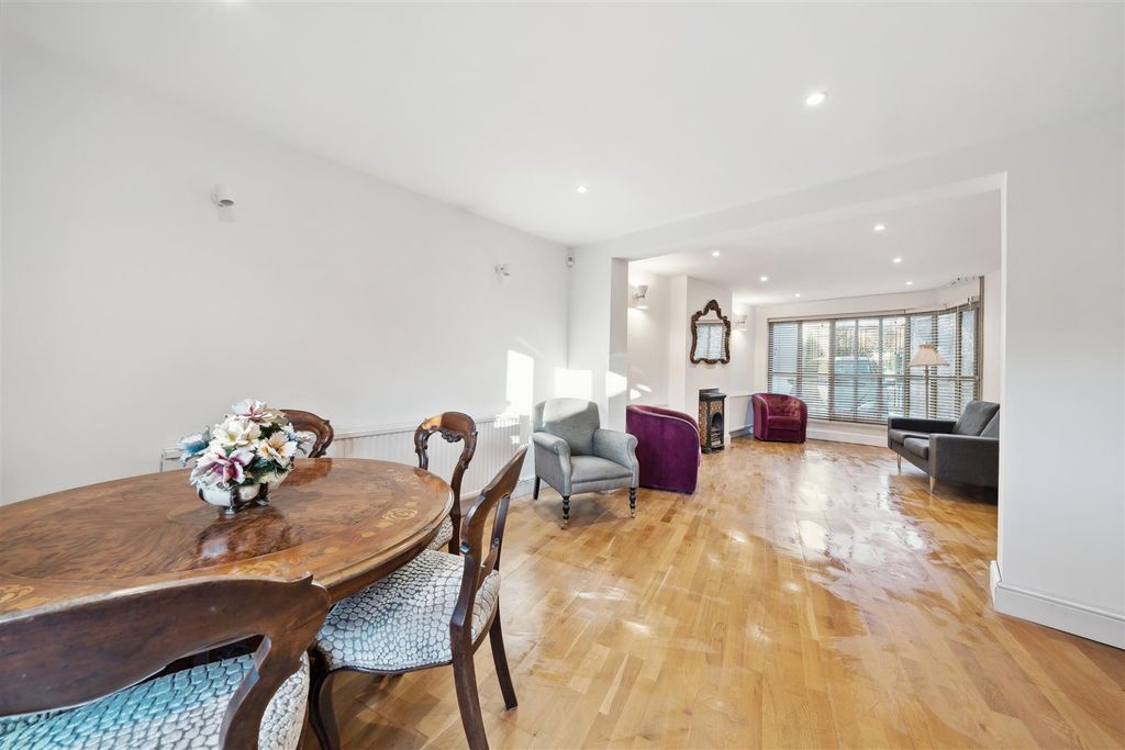 Property photo 1 of 13 Devonshire Passage, W4 - For Sale
