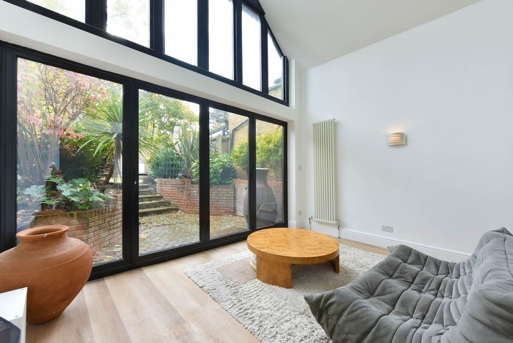 Property photo 3 of 18