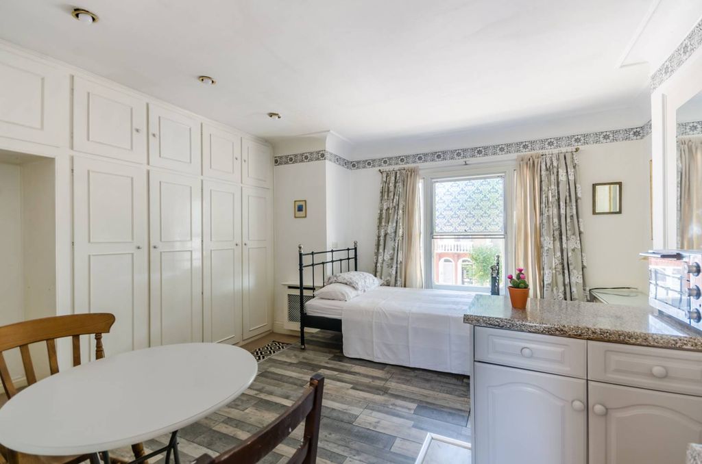 Property photo 2 of 4