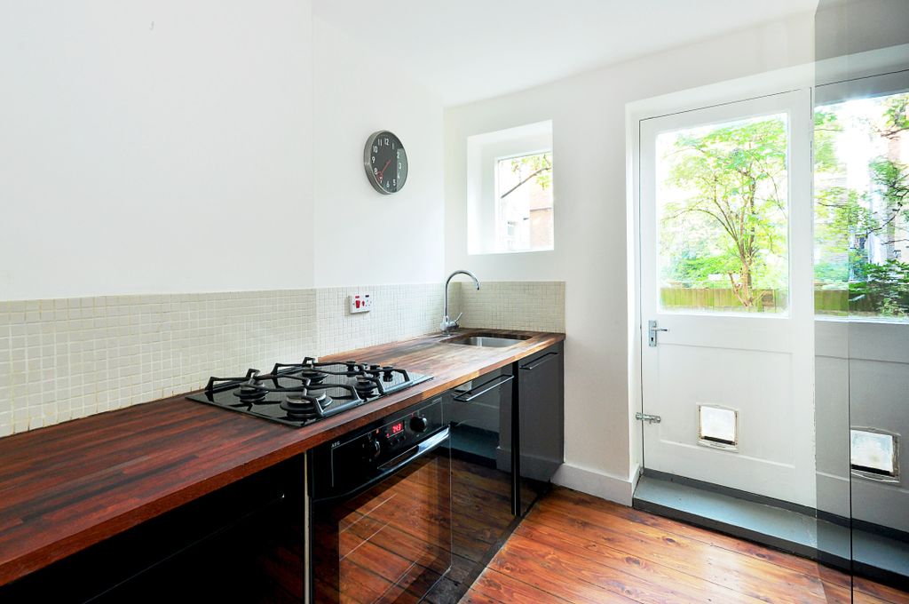 Property photo 3 of 6 Kitchen