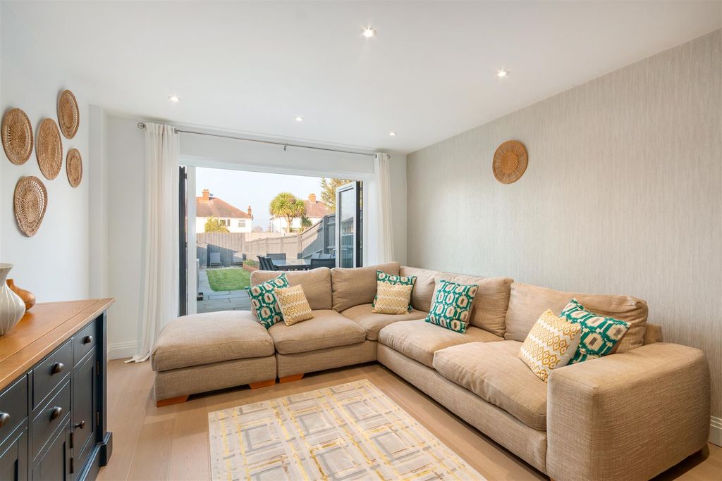 Property photo 2 of 12 Florence Avenue