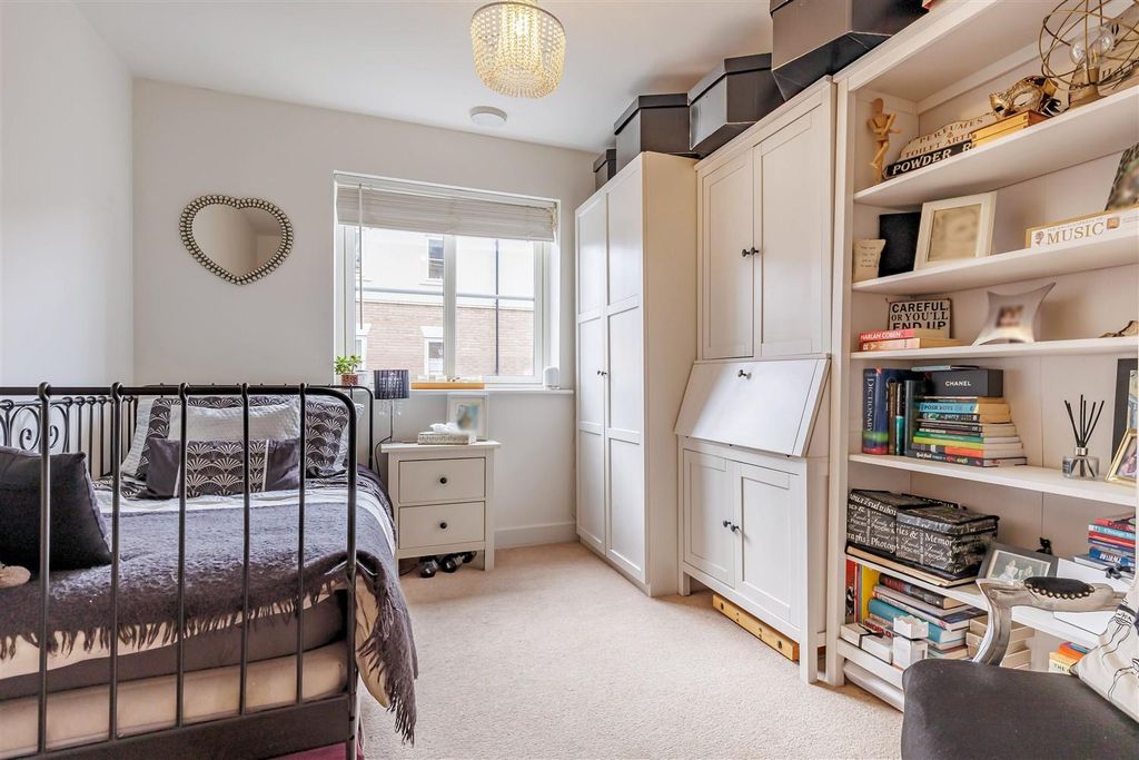 Additional image 12 of 2 bed flat for saleBuckingham Road, Epping CM16