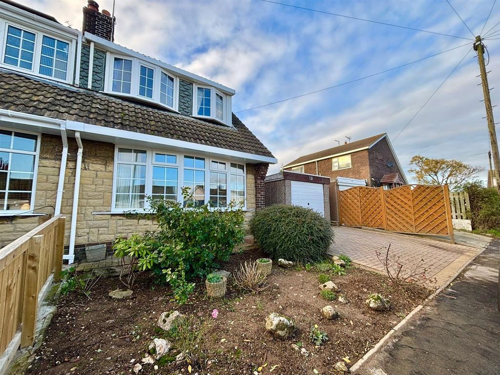 Property photo 2 of 19 Front Garden