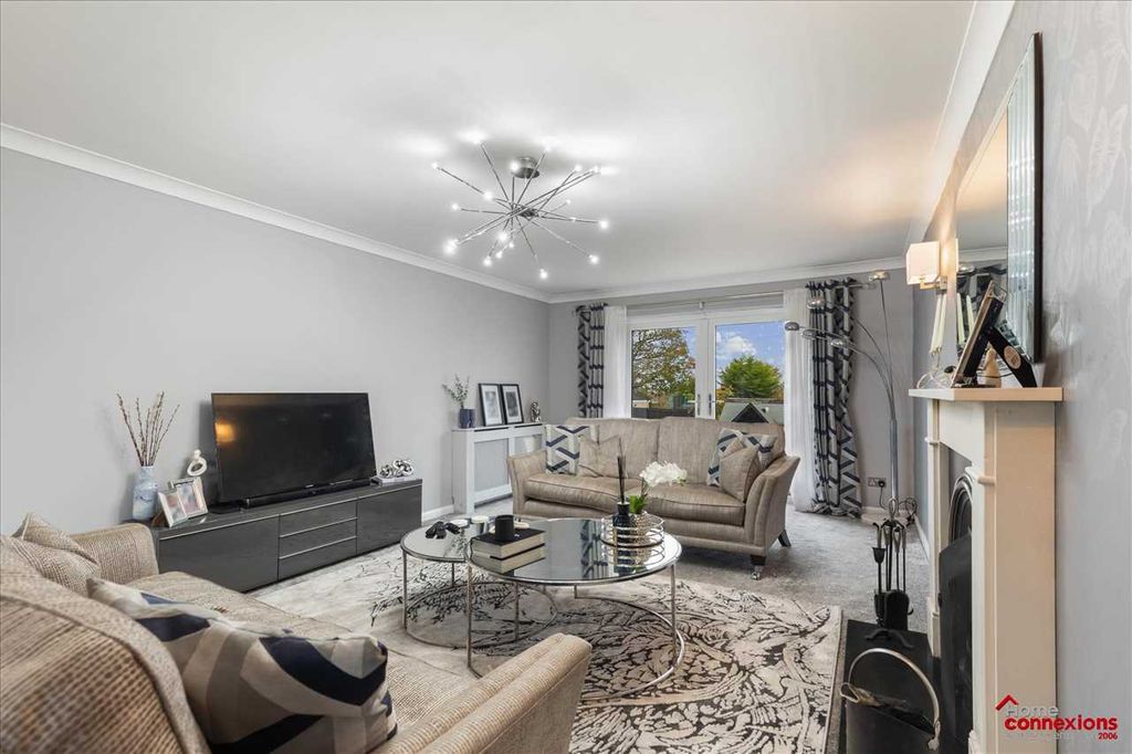 Property photo 3 of 33 Lounge (2)