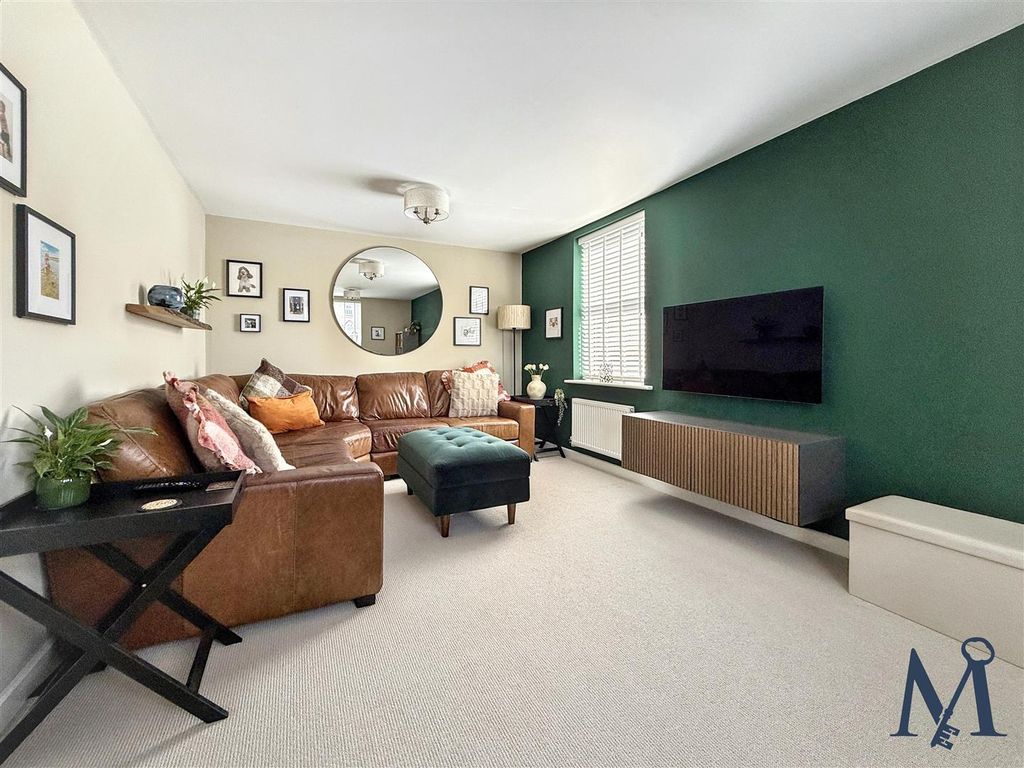 Property photo 2 of 24 Living Room