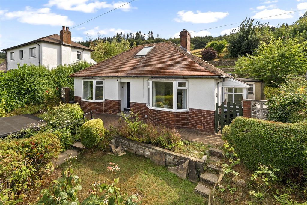 Property photo 1 of 17 Leeds Road