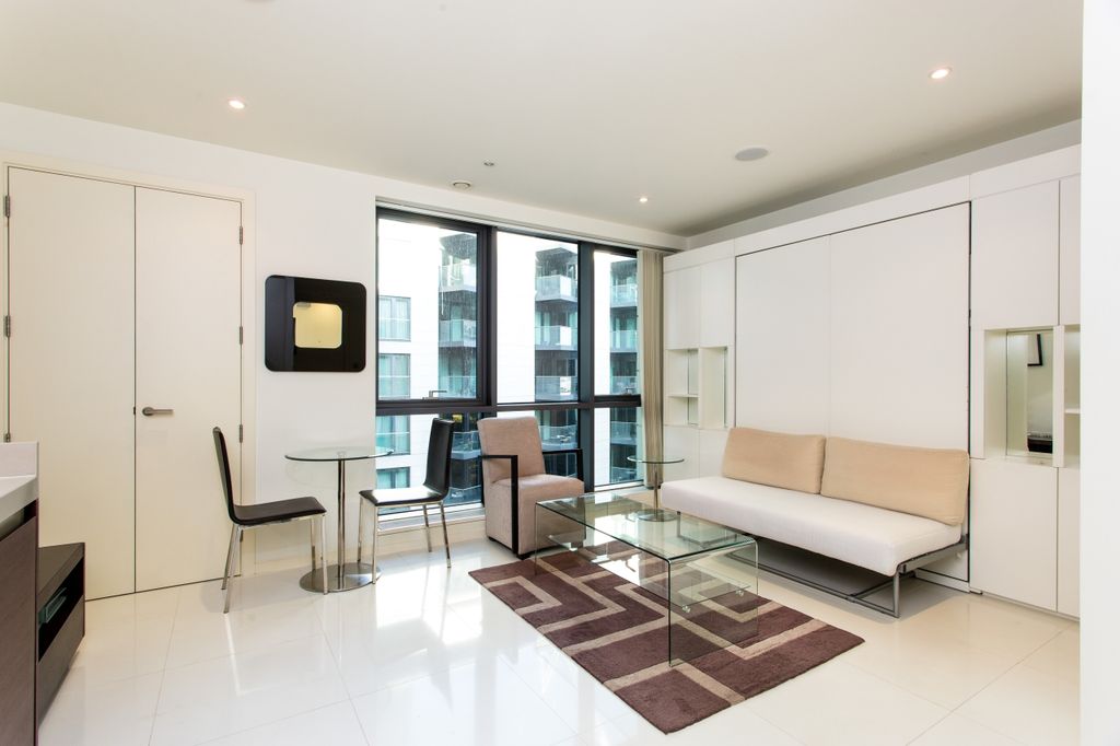 Property photo 1 of 7 Living