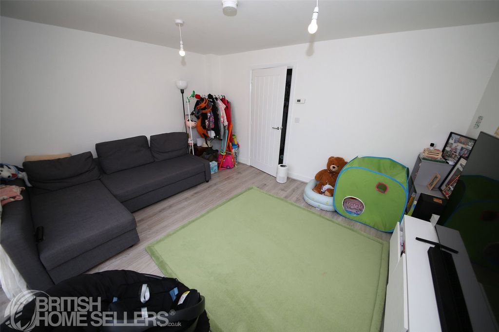 Property photo 3 of 22 Picture No. 05