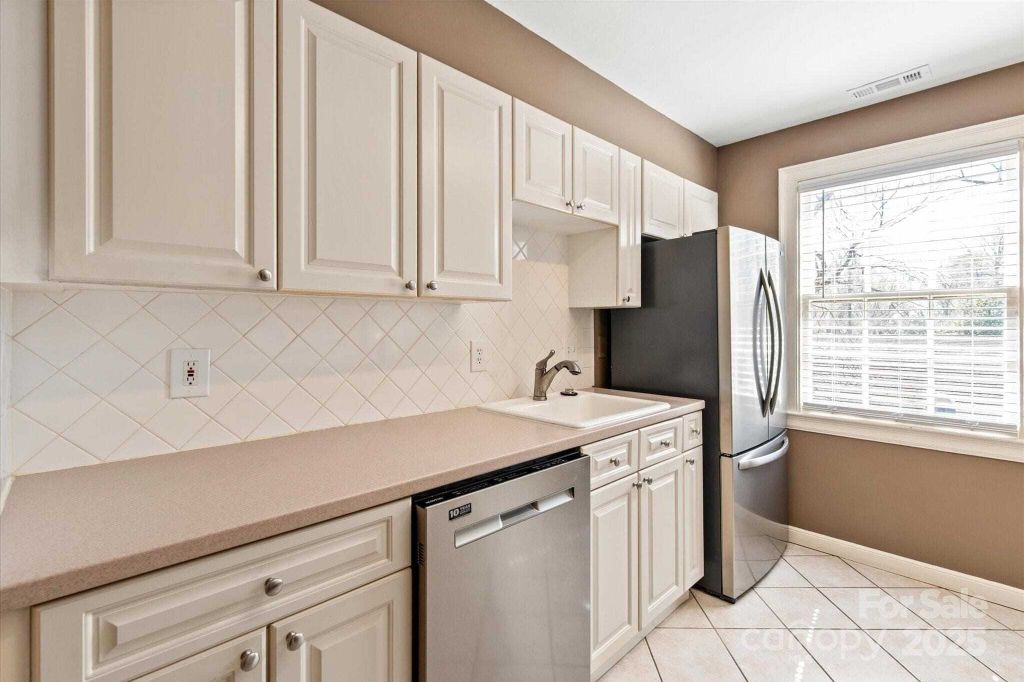 Property photo 3 of 17 <Alttext/>