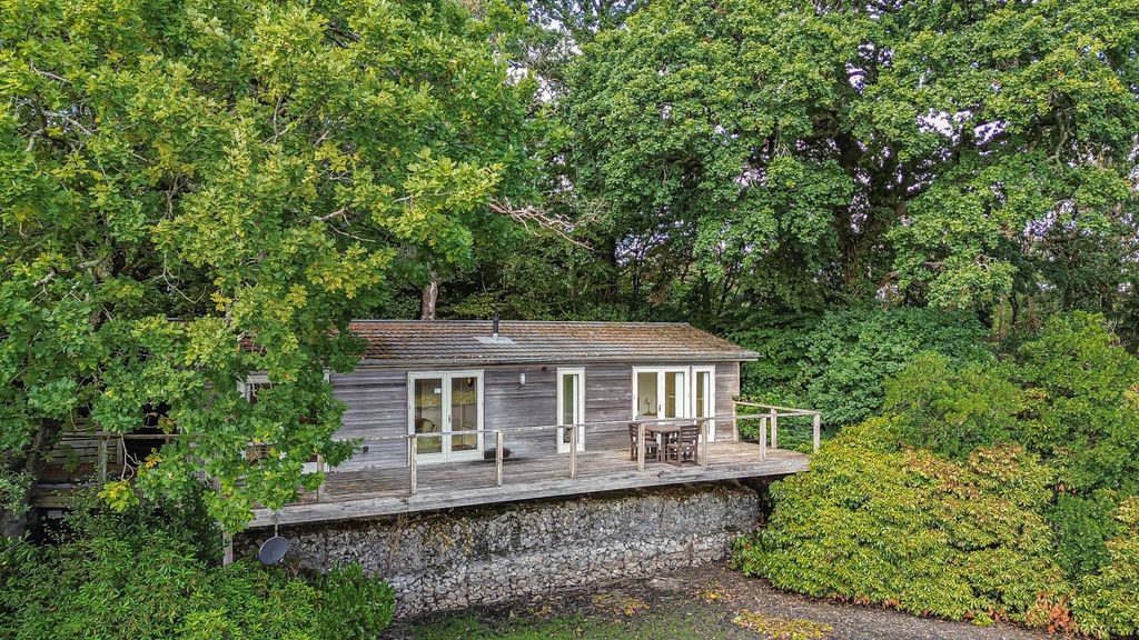 Property photo 1 of 16 Front